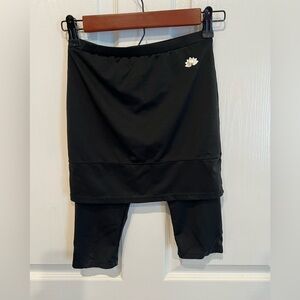 Girls mesh basic black Snoga athletic skit size 8